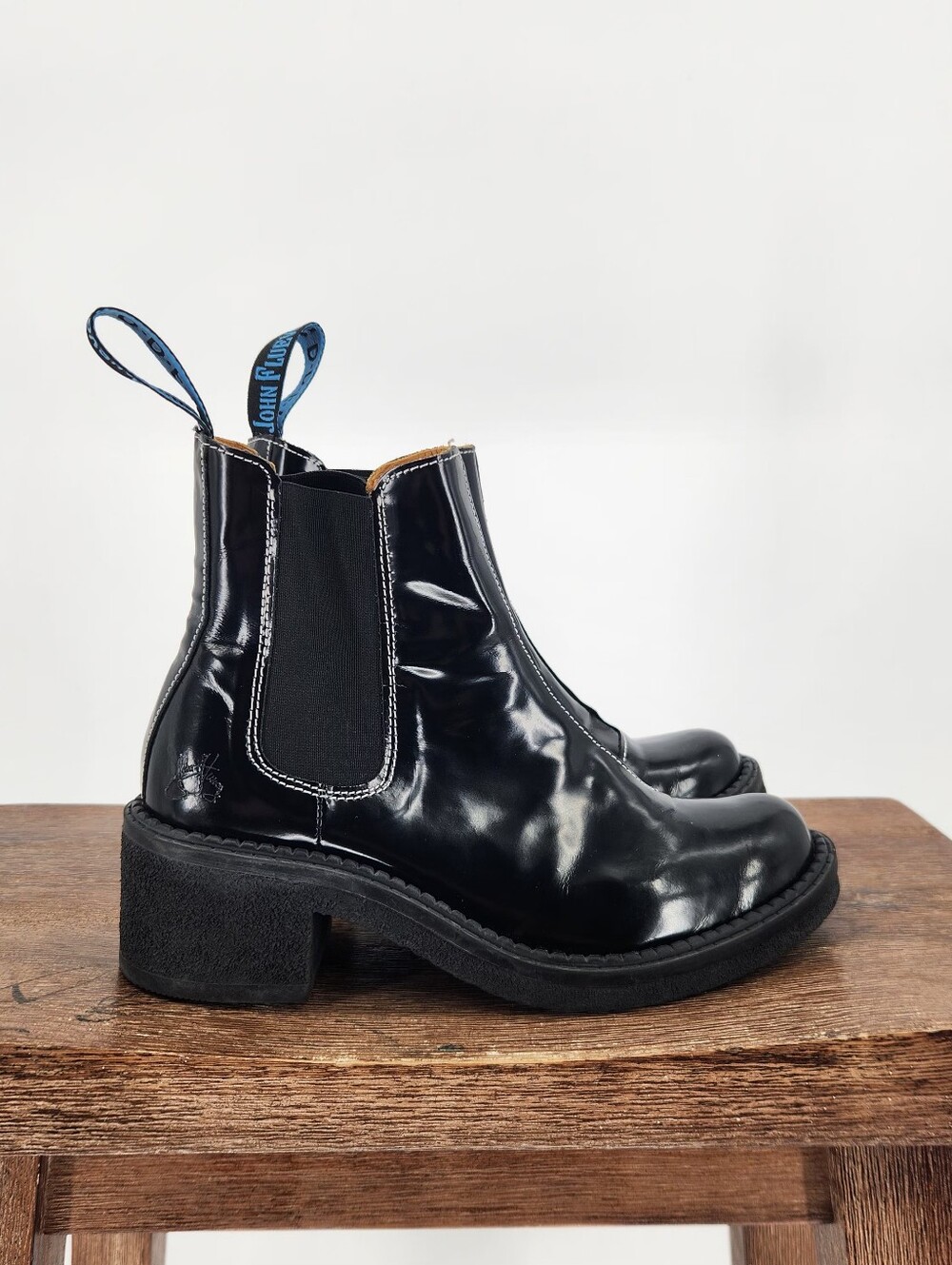 John Fluevog Slacker Nap Crepe Soled Chelsea Boots in Black Size 6